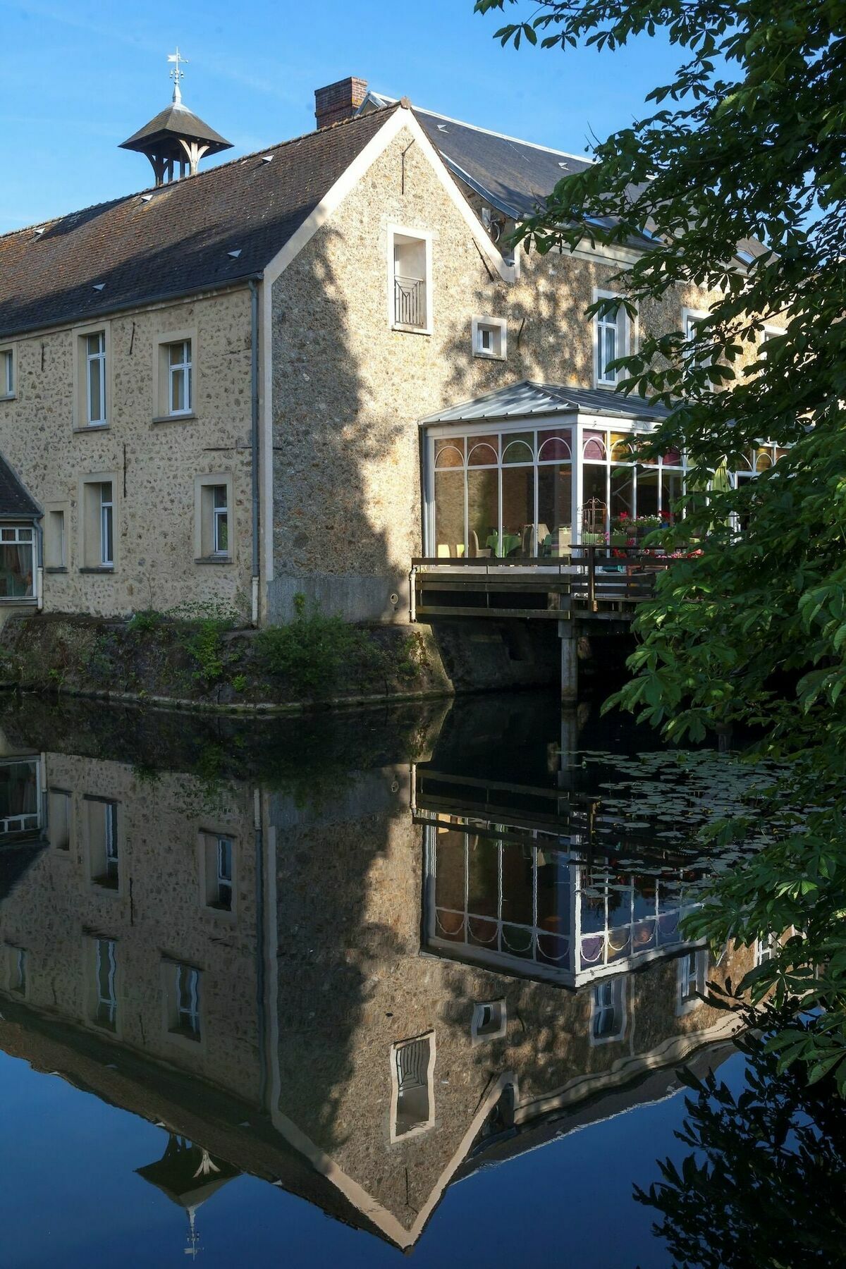 Du Manet Hotel