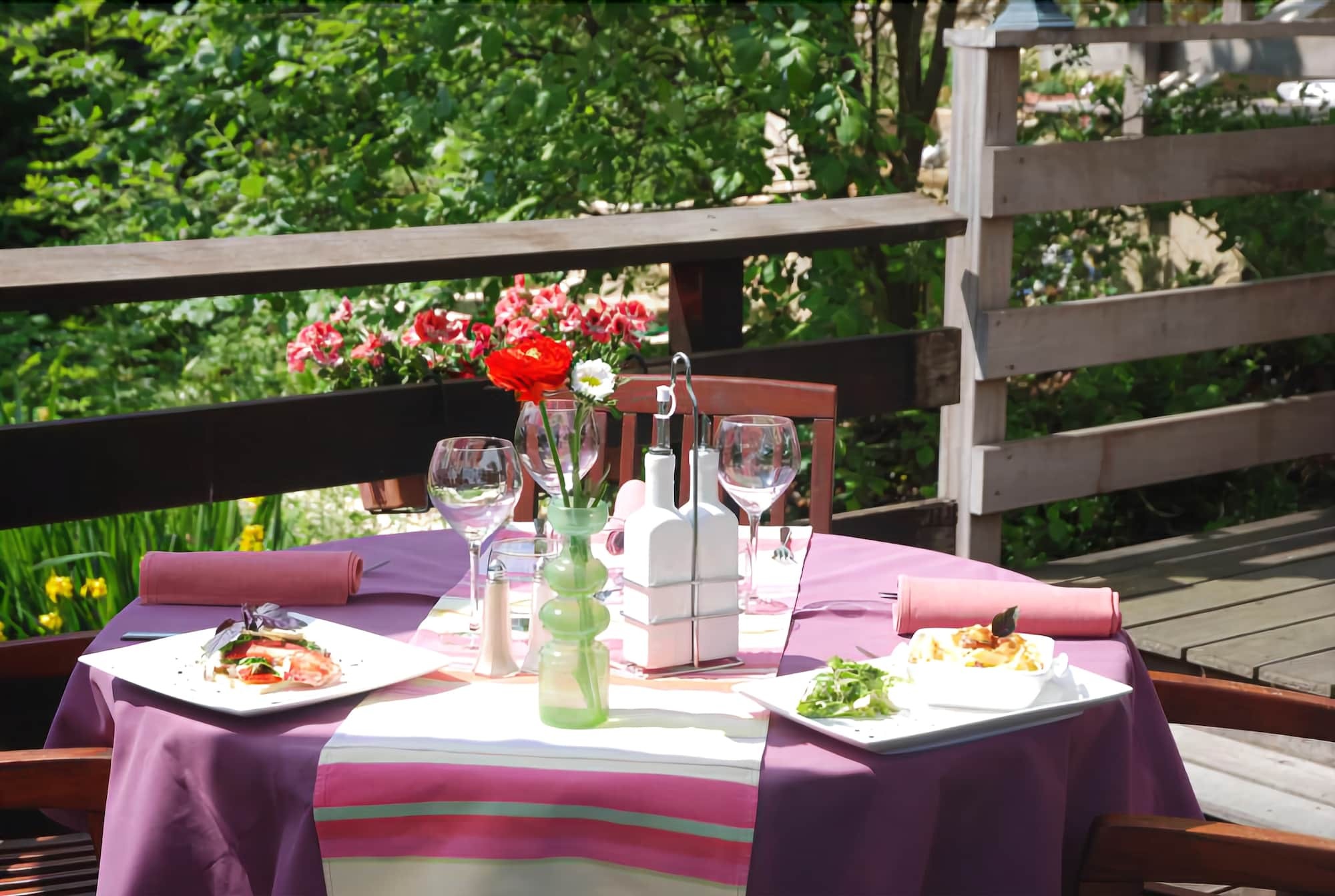 Du Manet Hotel 4*